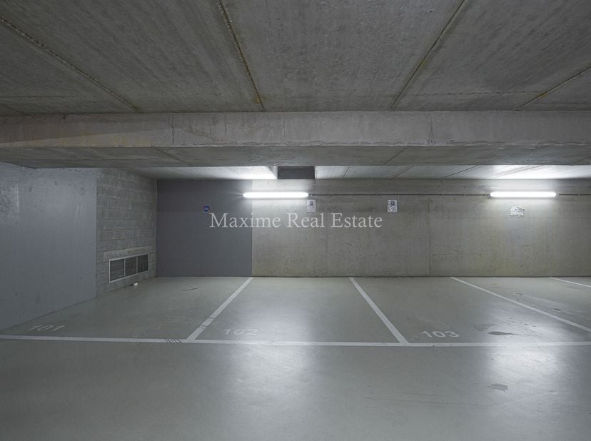 Maxime Real Estate présente cette place de parking souterrain dans le quartier de Plasky.&lt;br /&gt;
Vous souhaitez plus d&#039;informations sur ce bien ou éven