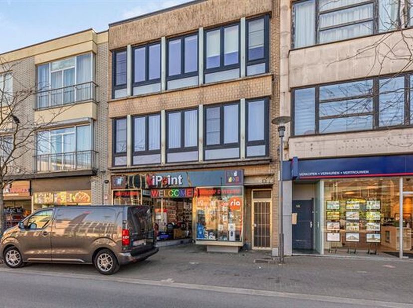 RUIM EN AANGENAAM APPARTEMENT MET SFEERVOLLE LEEFRUIMTE, 2 SLAAPKAMERS EN GROOT TERRAS.&lt;br /&gt;
 Gelegen in het centrum van Willebroek aan het A. Van La