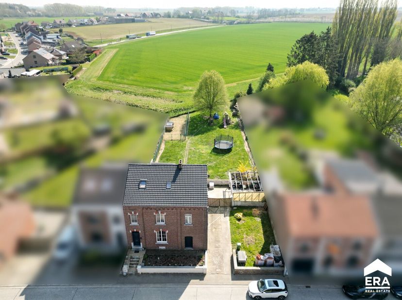 Ruime gezinswoning met 2 ruime slaapkamers en 1 kinderkamer op een mooi perceel van 11a 40ca in Gingelom. Voor meer informatie ga naar https://www.era