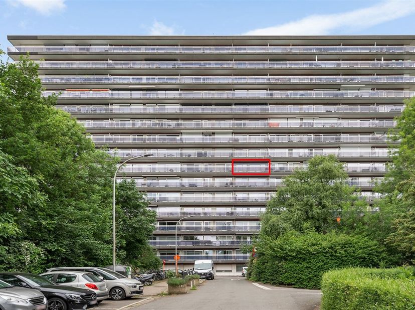 Welkom in dit appartement op de 7de verdieping van een goed onderhouden residentie, gelegen in het groene en centraal gelegen Koningin Fabiolapark in