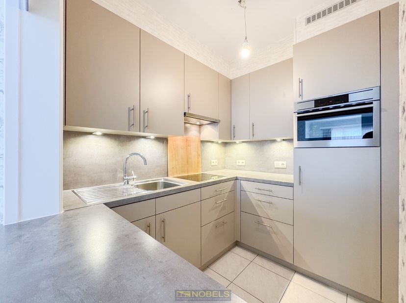 APPARTEMENT 2 CHAMBRES IDÉALEMENT SITUÉ avec TERRASSE et GARAGE&lt;br /&gt;
Situé à proximité du centre d’Audenarde et bénéficiant d’un accès rapide à la N6