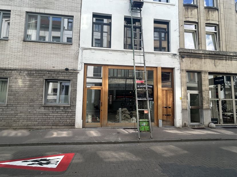 Bien professionnel à louer
                    à 2000 Antwerpen
