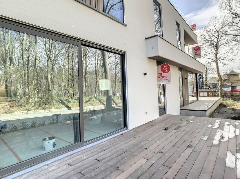 Ce projet de 16 appartements «verts» est situé dans un endroit unique sur le Kluis, à l&#039;angle de l&#039;Enclus du haut et du chemin du Renard.&lt;br /&gt;
Ce nou