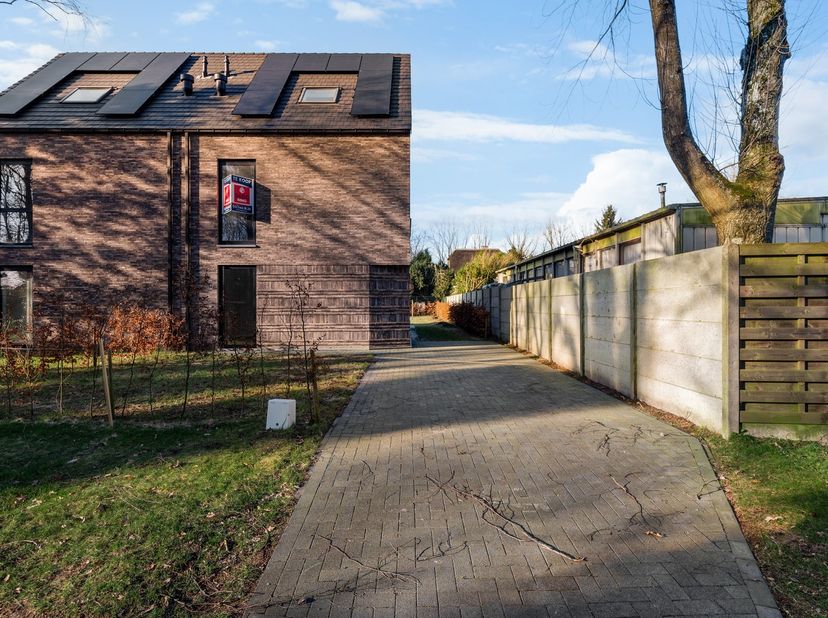 Halfopen nieuwbouwwoning met 3 à 4 SLPKS en grote tuin in Kapellen!&lt;br /&gt;
&lt;br /&gt;
Deze prachtige BEN-woning is rustig doch centraal gelegen in Kapellen