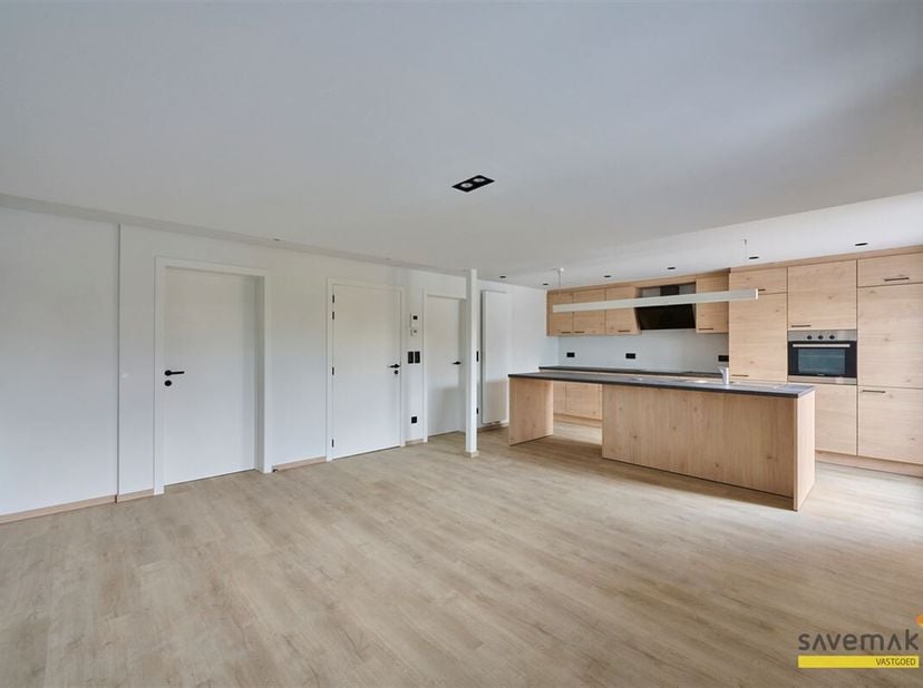 Duplex met 6 (!) slaapkamers te Balen centrum!&lt;br /&gt;
Ideaal voor grote en/of samengestelde gezinnen :-) &lt;br /&gt;
* Volledig gerenoveerd&lt;br /&gt;
* CV op aa