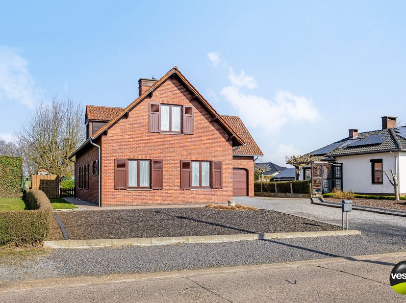 Ruime open bebouwing met 4 slaapkamers, bureau en dubbele garage in Riemst&lt;br /&gt;
&lt;br /&gt;
Welkom in deze karaktervolle open bebouwing uit 1979, gelegen