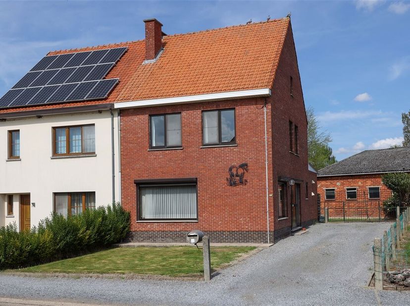 Rustig en centraal gelegen gezinswoning met 3 slaapkamers in groene omgeving&lt;br /&gt;
Omgeving:&lt;br /&gt;
+ Rustig gelegen in een groene omgeving&lt;br /&gt;
+ Op