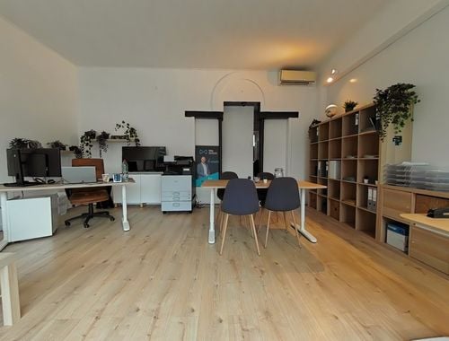                                         Bien commercial à louer à Ath, € 1.450
