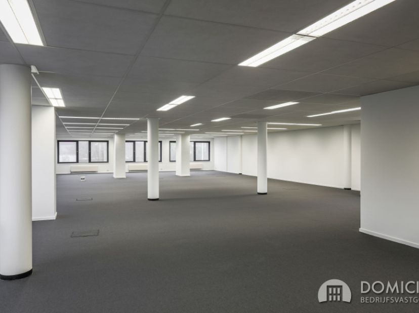 Bien professionnel à louer
                    à 8800 Roeselare