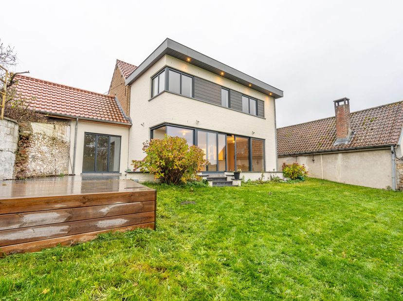 *** OPTION / DANS L&#039;ATTENTE DE LA SIGNATURE DU BAIL ***TRIOR Nivelles vous propose cette superbe maison 4 chambres entièrement rénovée en 2020 sise su