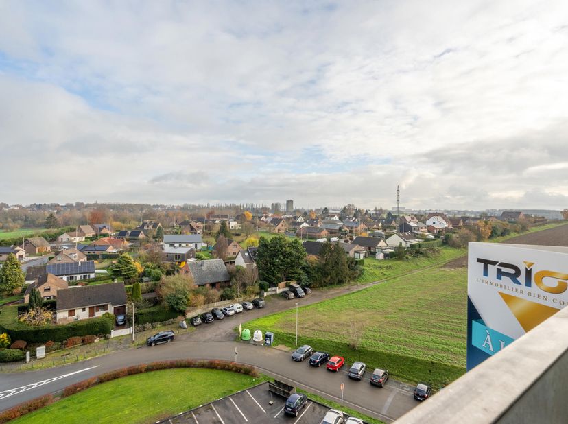 *** OPTION - DANS L&#039;ATTENTE DE LA SIGNATURE DU BAIL *** TRIOR Nivelles vous propose ce lumineux studio de 50m² habitables, à proximité du centre et de