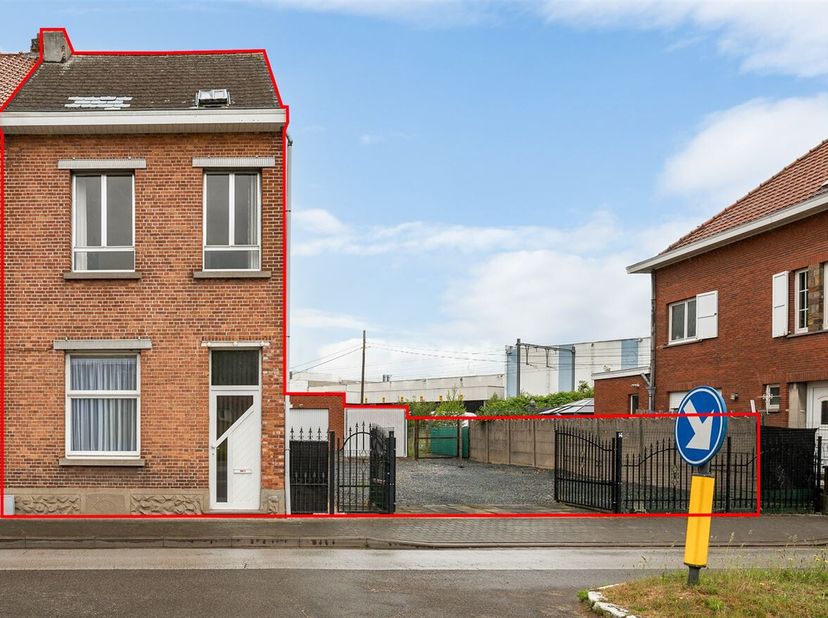 Halfopen bebouwing op een perceel van +- 873 m²&lt;br /&gt;
Geerdegem-Schonenberg 92 in Mechelen-Zuid is gunstig gelegen dankzij de vlotte verbindingen naar