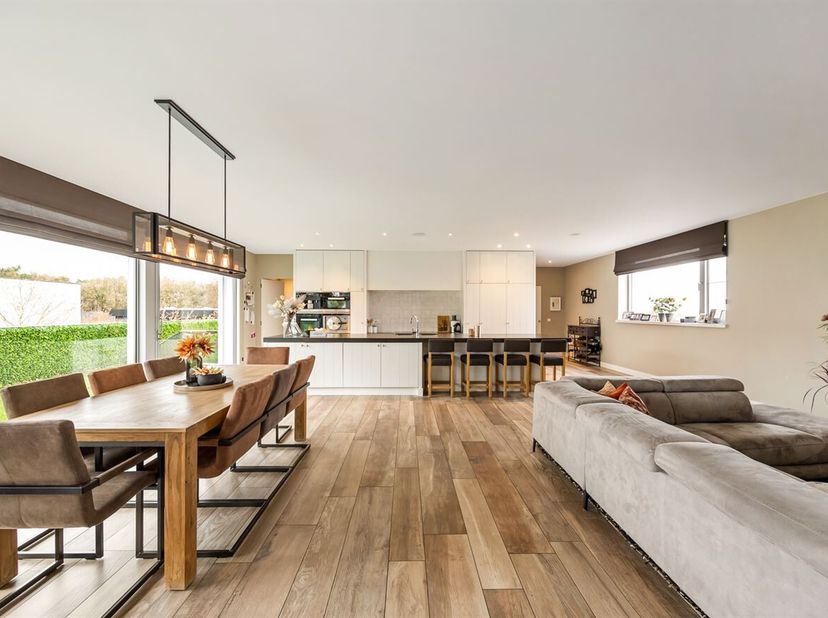 Luxueuze loft met 4 slaapkamers, riant terras en een garage &lt;br /&gt;
Indeling:&lt;br /&gt;
inkomhal, woon- en eetkamer, keuken, 4 slaapkamers, 2 badkamers, bu