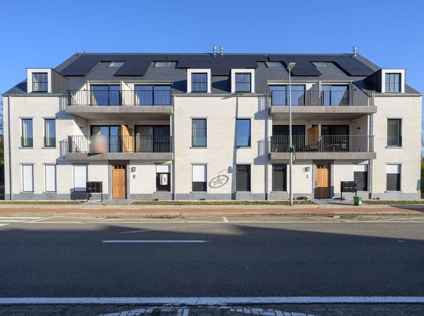 Groot 2 slaapkamer duplex appartement op de 2e verdieping van 131m² met tof terras van 8m².&lt;br /&gt;
Dit appt. werd volledig afgewerkt en werd reeds voll