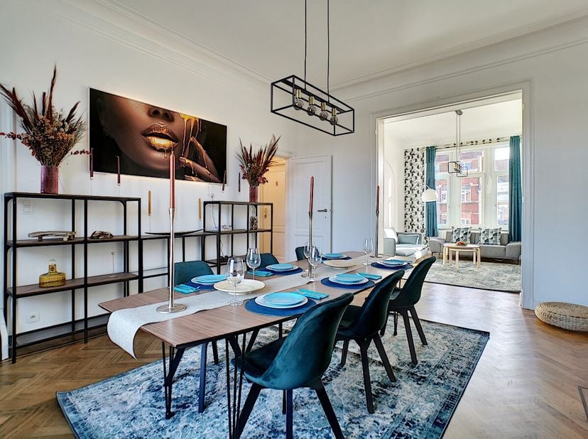 ERA Chatelain stelt u deze prachtige gemeubileerde kamer voor.De gemeenschappelijke ruimtes, verspreid over 230 m², bieden mooie volumes en zijn als v