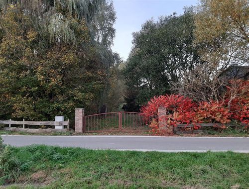                                         Terrain à vendre à Somme-Leuze, € 125.000
