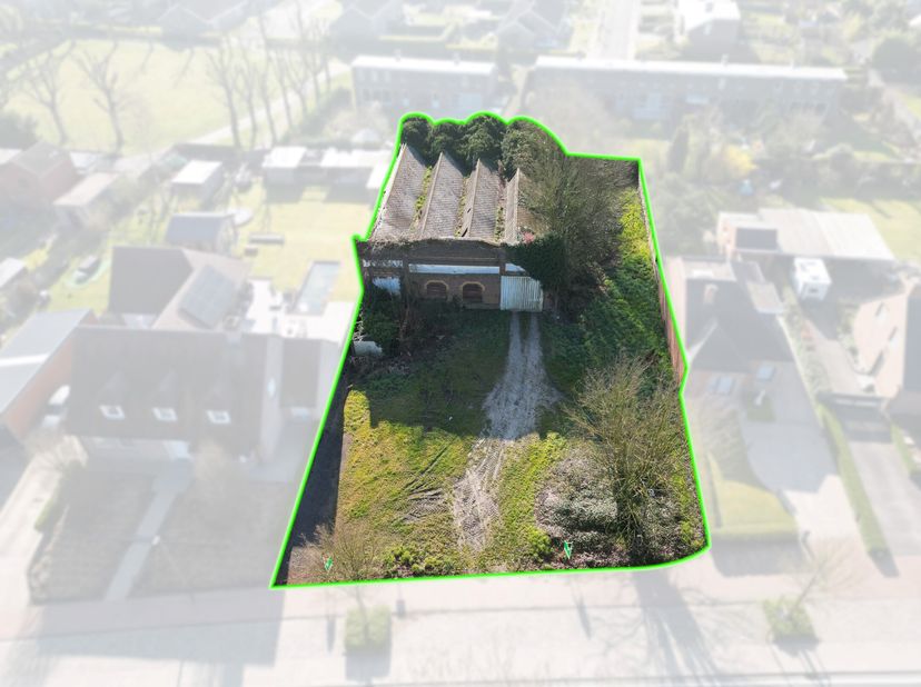 Centraal gelegen perceel grond van 1368 m² met een breedte van 17,25 m en biedt verschillende mogelijkheden.&lt;br /&gt;
Mits goedkeuring van vergunning en