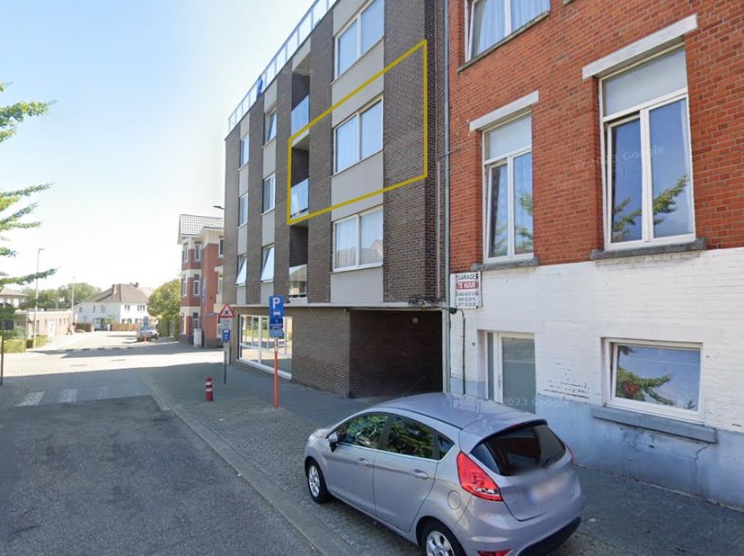 Bent u op zoek naar een betaalbare en slimme investering? Dit instapklare appartement met 2 slaapkamers combineert een lage aankoopprijs met een gunst