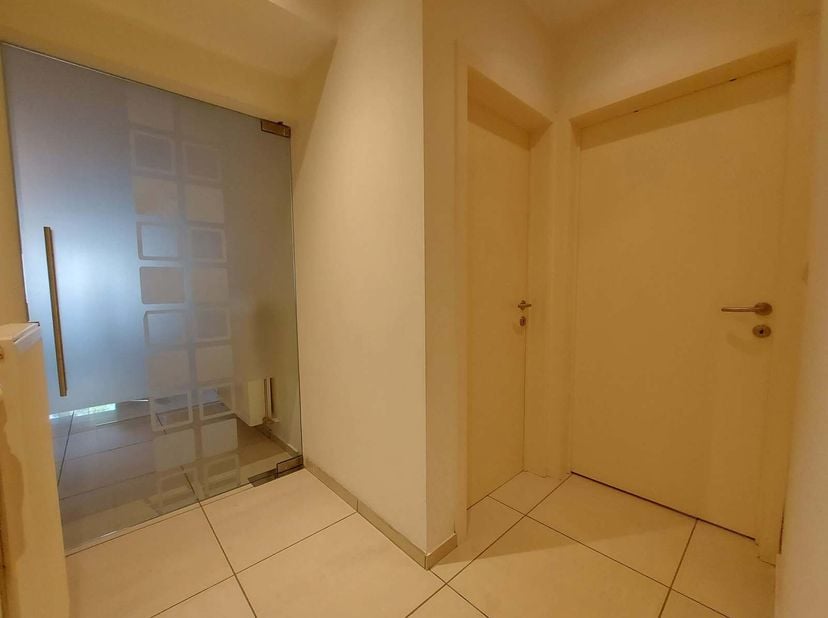 Prachtig Gelijkvloers Appartement in het Hart van Maasmechelen&lt;br /&gt;
Dit ruime gelijkvloers appartement is een opvallende verschijning in het centrum