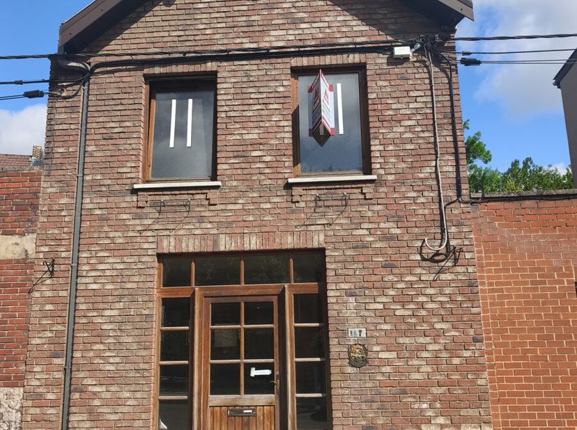 A vendre - à Dampremy&lt;br /&gt;
Avis aux investisseurs ou 1er achatMaison à rénover composée d&#039;un salon, une salle à manger, une cuisine, une salle de bai