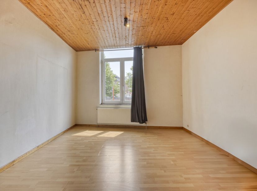Un excellent emplacement, un bel espace de vie et un jardin urbain confortable - c&#039;est ce que vous pouvez attendre de cette maison sur le Keldermansve