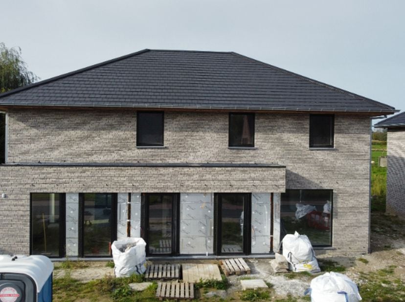 AANKOOP AAN 6% BTW MOGELIJK! Energiezuinige nieuwbouwwoning op een zuidwest georiënteerd perceel van 500m2. De woning is strategisch gelegen met vlott