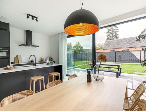                                         Eengezinswoning te koop in Berlaar, € 383.000
