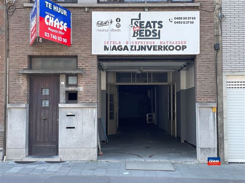 HOBOKEN 2660 | HANDELSRUIMTE, ATELIER, WERKPLAATS OF STOCKAGERUIMTE OP EEN TOTALE GRONDOPPERVLAKTE VAN 295m² | EPC F | Multifuctionele ruimte met sani