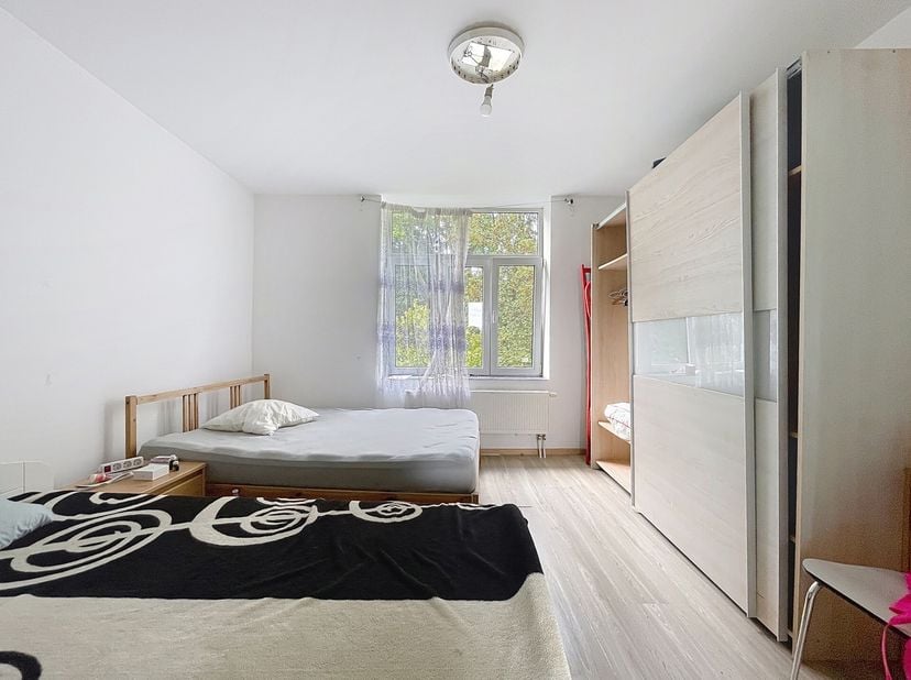 ANDERLECHT - REF: 6973755 - BEL APPARTEMENTS 2 CHAMBRES SUR DEUX ETAGES !!!&lt;br /&gt;
En face du parc forestier, au troisième étage d&#039;une petite coproprié