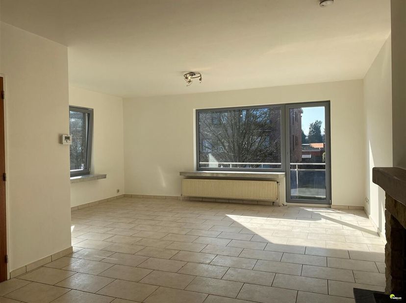 IN OPTIE&lt;br /&gt;
Dit appartement op de eerste verdieping van een klein gebouw met 3 appartementen vinden we terug in een rustige woonwijk in Brasschaat.