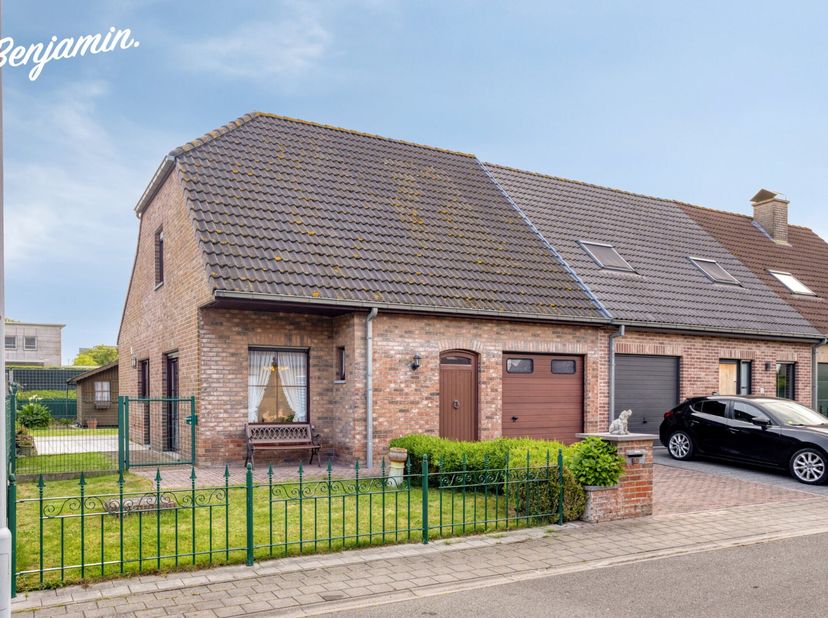 Schrijf je in voor het bezoekmoment op woensdag 18/06 of zaterdag 21/06 via onze website: https://benjaminverkoopt.be/panden/gelijkvloerse_hob_met_2_s