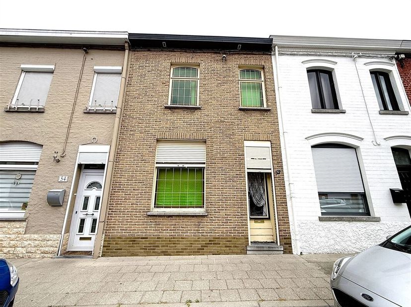 Maison à rénover offrant un beau potentiel, située rue Saint-Antoine à Mouscron.&lt;br /&gt;
Au rez-de-chaussée, vous trouverez un hall dentrée, une double