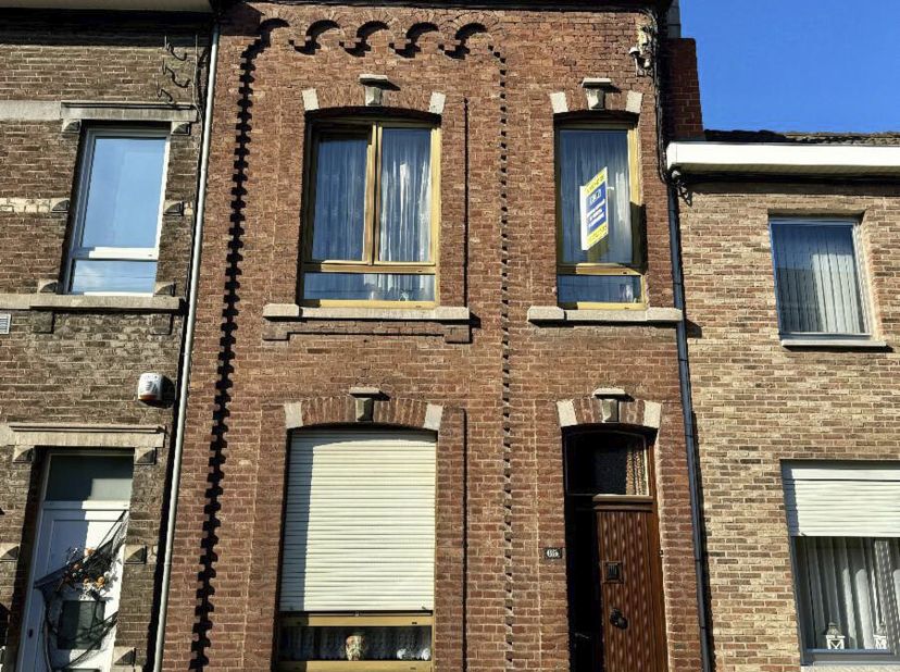 CHARMANTE MAISON. &lt;br /&gt;
 &lt;br /&gt;
Charmante maison d&#039;habitation à rafraichir, située dans un quartier proche de toutes les commodités (axes routiers, c