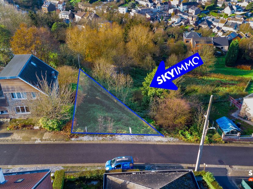 L&#039;agence Skyimmo a le plaisir de vous présenter ce superbe terrain PRET À BATIR qui dispose d&#039;un permis d&#039;urbanisme pour la construction d&#039;une maison