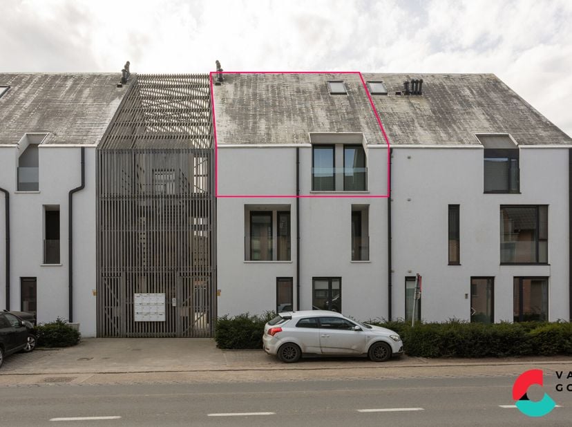 Centraal gelegen en goed onderhouden duplex appartement nabij het centrum van Bocholt.&lt;br /&gt;
Het appartement werd recent opgetrokken in 2016 en beschi