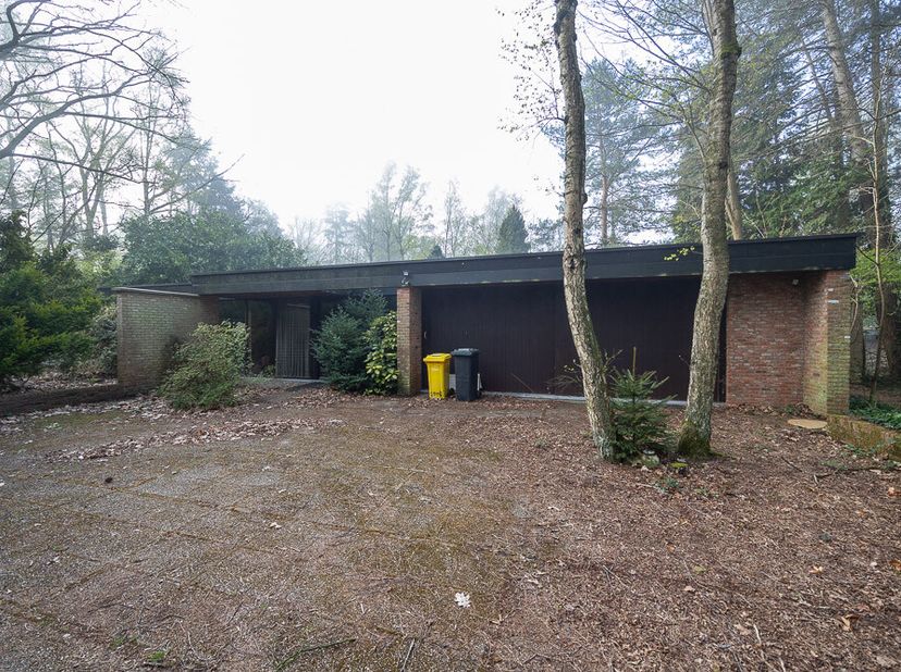 VRIJSTAANDE LAAGBOUW VILLA &lt;br /&gt;
 &lt;br /&gt;
Gelegen in een rustige bosrijke omgeving, in een doodlopende straat verhard met asfalt en voorzien van riole