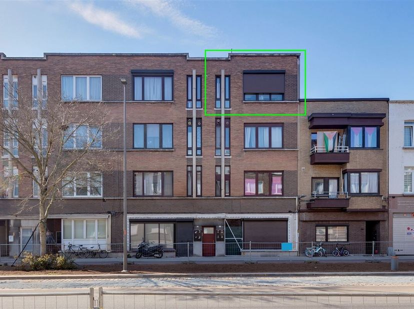 Op te frissen 1-slaapkamer appartement in een kleinschalig gebouw - ideale belegging. Momenteel verhuurd aan 5,4% NETTO rendement&lt;br /&gt;
Ligging:&lt;br /&gt;