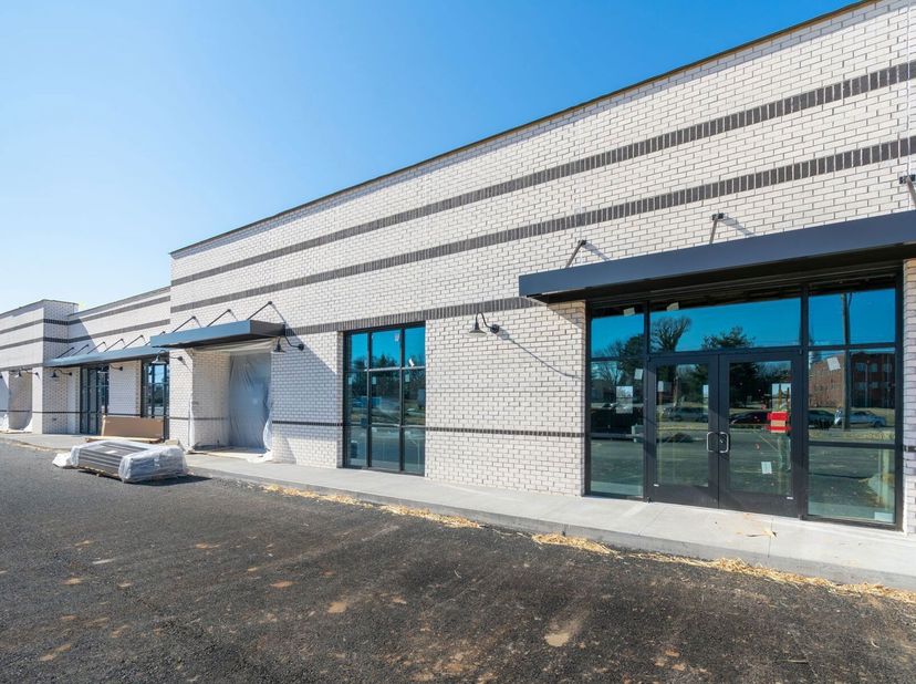 WAIMES (Commune proche de Malmédy) : Immeuble mixte (grand rez commercial + 3 appartements + espace de stockage) (#1X+4_AUKS_LIE)&lt;br /&gt;
 Surface de +/
