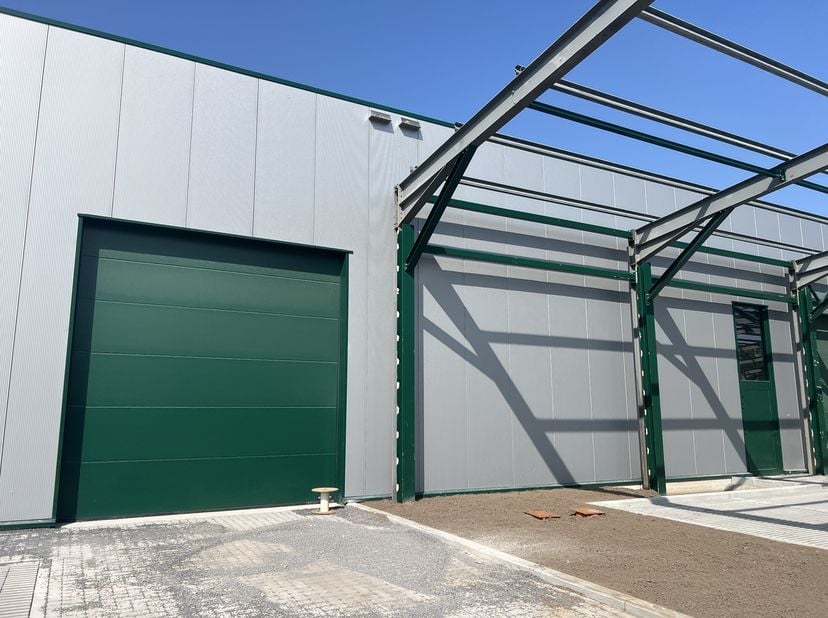 Bedrijvencampus &quot;RE|CORE&quot; , op de voormalige Recorsite. Deze locatie biedt een mix van kantoorruimtes, werkplaatsen en opslagfaciliteiten.&lt;br /&gt;
CONTA