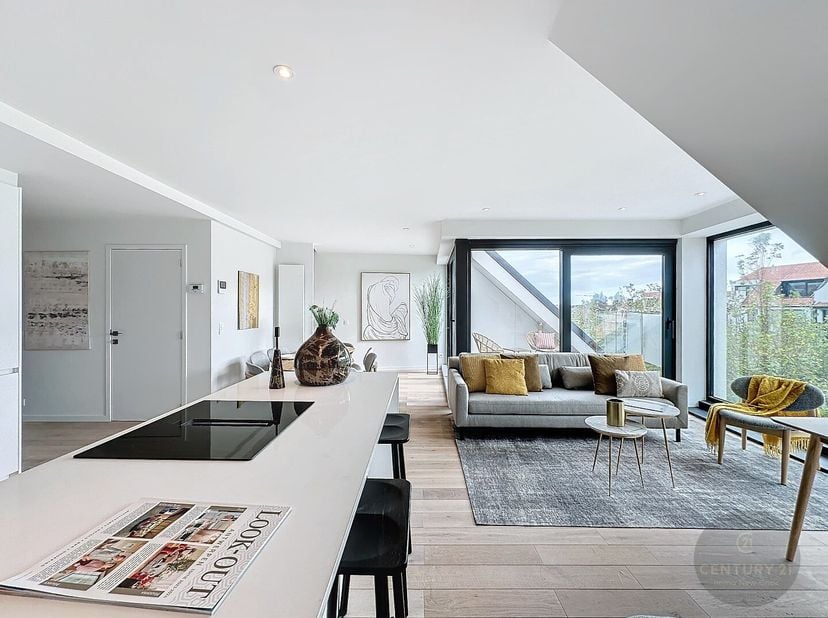 EXCLUSIEF: nieuwbouw duplex in volledig gerenoveerd gebouw van 2021, centraal gelegen nabij Duinenwater, waardoor alle winkels en openbaar vervoer ber