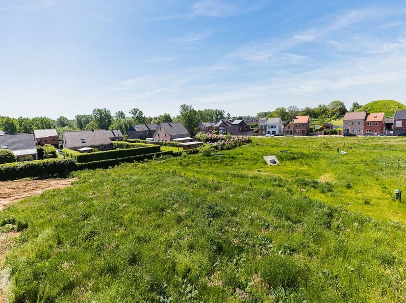 Ben je op zoek naar de perfecte locatie voor jouw droomhuis?&lt;br /&gt;
Ontdek deze ruime bouwgrond van 758m² in de gewilde buurt &#039;Op de Heufkens&#039; in Konin