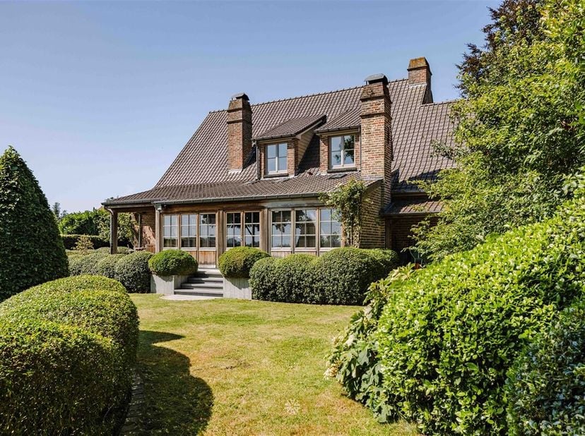 ROZEBEKE - Bent u op zoek naar een landelijke woning met prachtig zicht?&lt;br /&gt;
Dan is dit pand misschien wel iets voor u.&lt;br /&gt;
De belangrijkste kenme