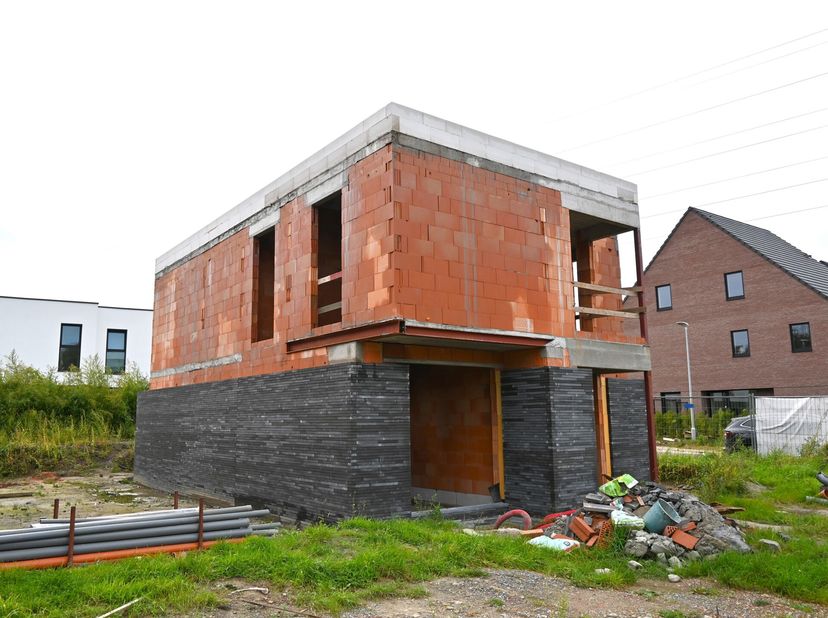BOUW REEDS GESTART ! Zo kan u op eigen tempo en budget geheel naar uw smaak de ruimtes afwerken en inrichten. Ideaal voor de handige Harry&#039;s en zelfbo