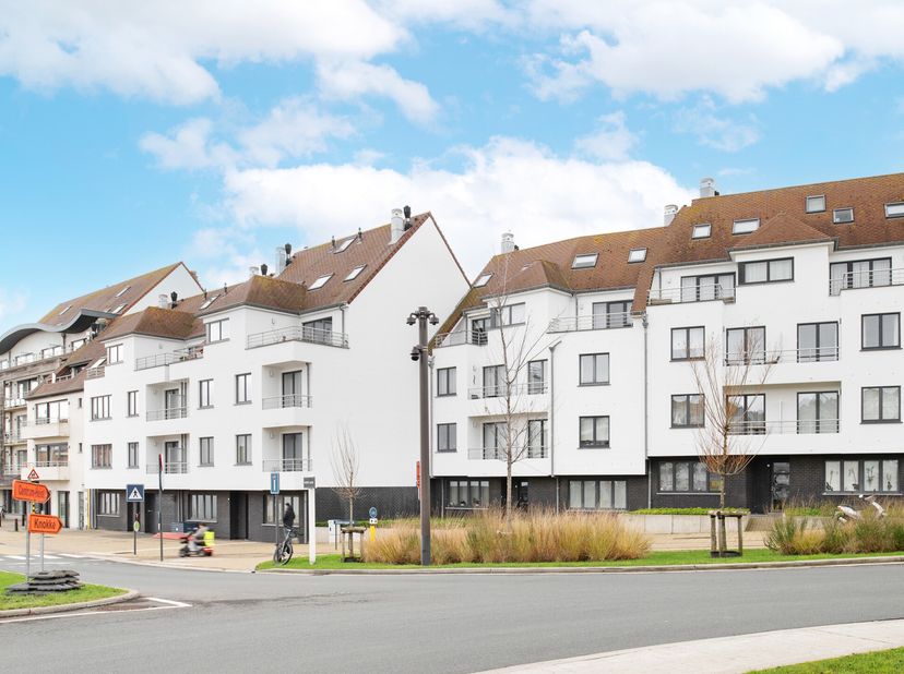 Près de la plage de Heist, nous proposons cet appartement sur le toit au troisième étage avec deux chambres à coucher. Il y a une grande terrasse (10,