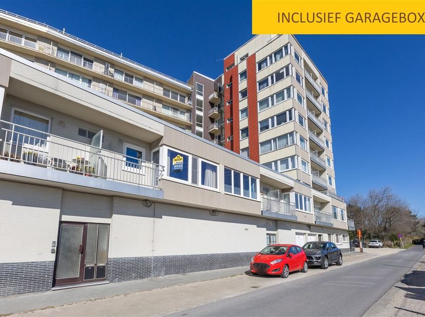 Ruim, ongemeubeld appartement gelegen op de 1e verdieping in gebouw zonder lift.  Indeling : inkomhal, woonkamer, aparte keuken, badkamer met douche,