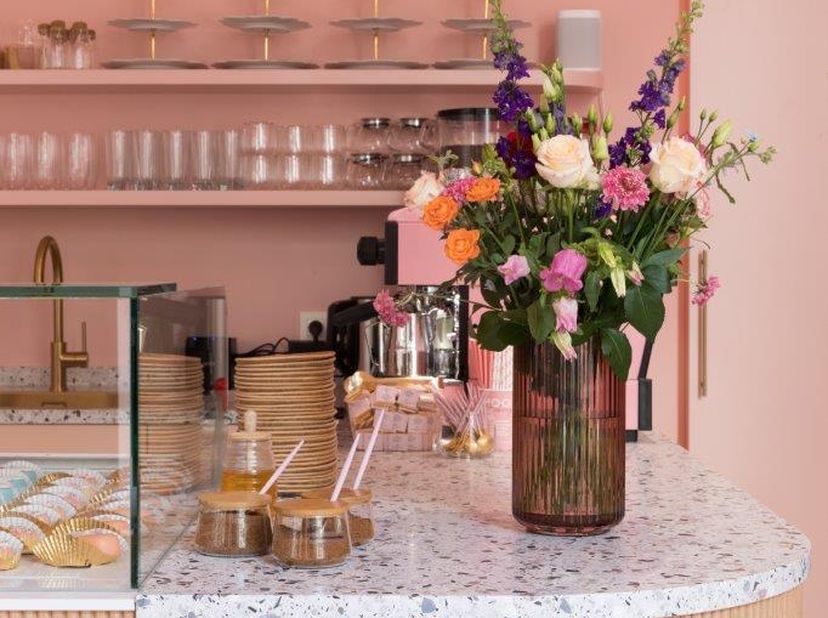 Over te nemen : zeer gezellige . stijlvolle en volledig uitgeruste ontbijt &amp; brunchzaak op TOPLOCATIE in het hartje van Antwerpen regio Wilde Zee . &lt;b