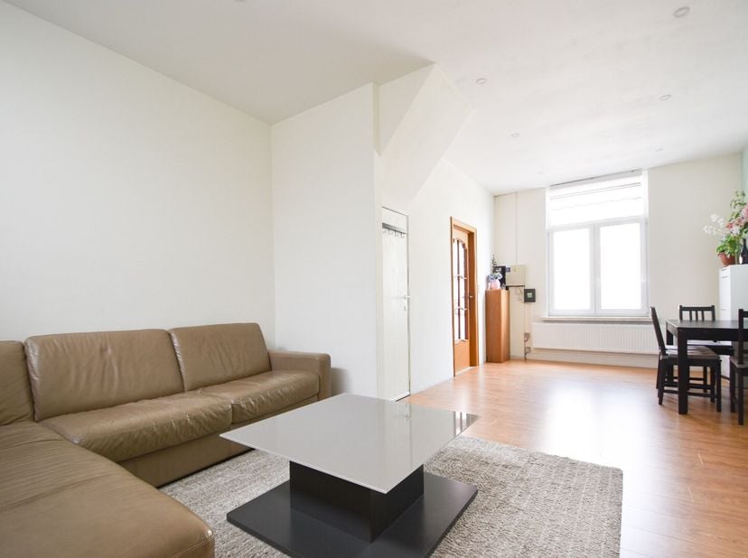 Bent u op zoek naar een zorgeloze huurwoning waar u enkel nog uw koffers hoeft uit te pakken?&lt;br /&gt;
Dan is dit bemeubeld pand precies wat u zoekt!&lt;br