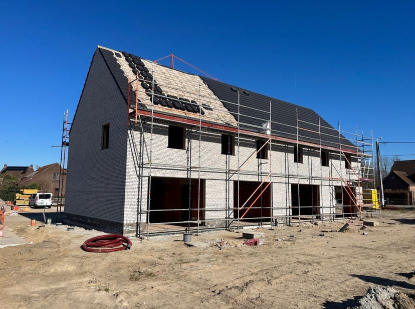 Droomt u van een instapklare woning in een rustige en groene omgeving, maar toch dichtbij alle voorzieningen? Dan is dit nieuwe woonerfproject in Aspe