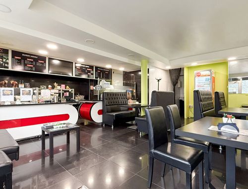                                         Bâtiment commercial à vendre à Koersel, € 219.000
