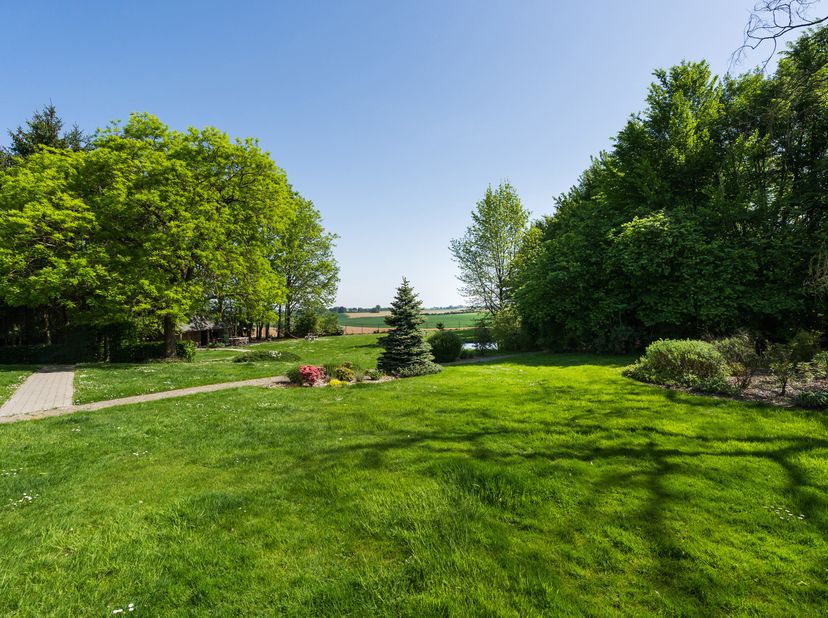 OPHAIN-BOIS-SEIGNEUR-ISAAC - Bois de Mai, Schitterend EXCEPTIONEEL EIGENDOM (4SLPK/4BADK/2BUR/ZWEMBAD) met ± 500 m² woonoppervlak, volledig gerenoveer